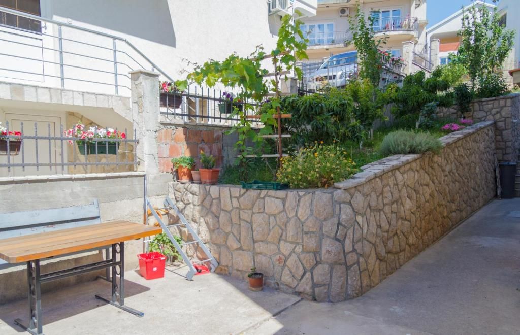Апартаменты Apartments Miki Бар