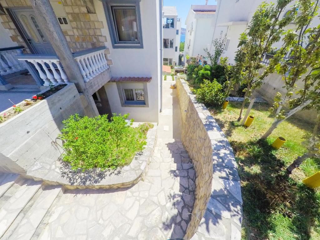 Апартаменты Apartments Miki Бар