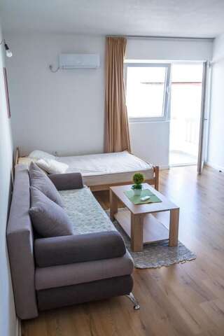 Апартаменты Apartments Miki Бар Номер-студио с видом на море-12